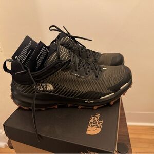 The North Face Vectiv Hiking Shoes Size 10 NEW